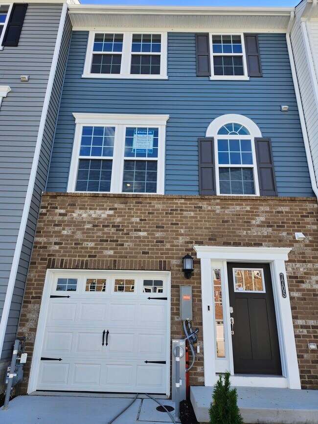 Building Photo - 7705 Meander Ct N
