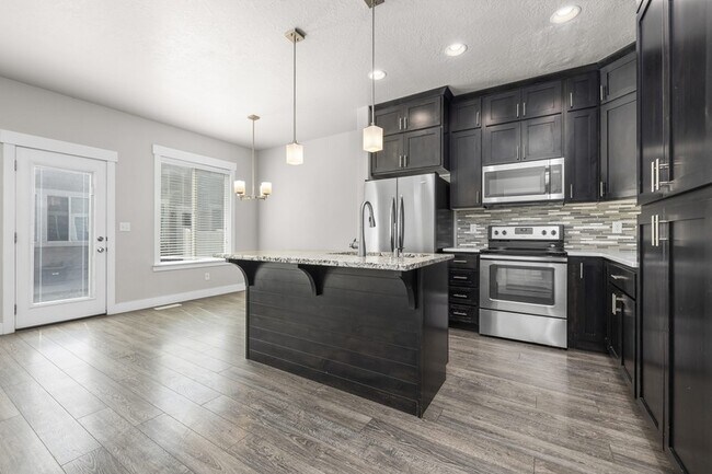 Building Photo - 626 N Preserve Dr