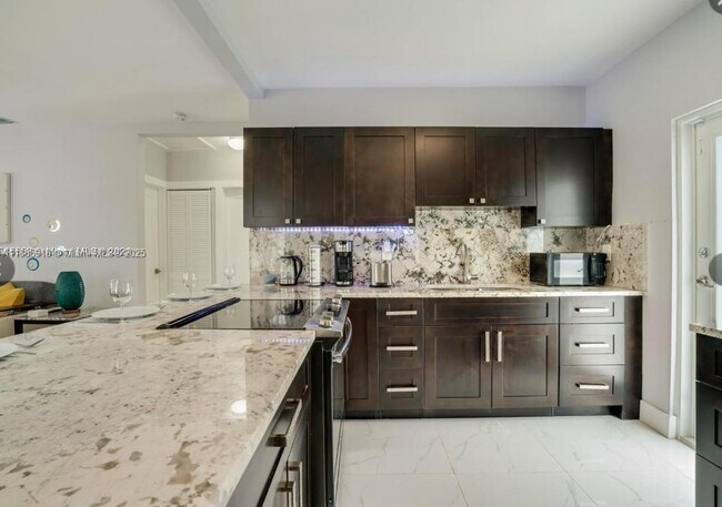 Foto del edificio - 1526 NE 110th St