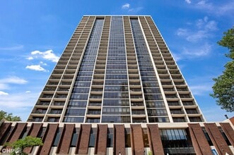Building Photo - 1636 N Wells St