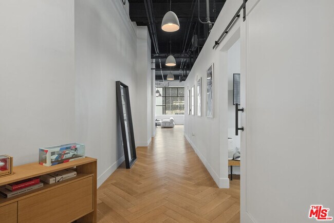 Building Photo - 1130 Flower St