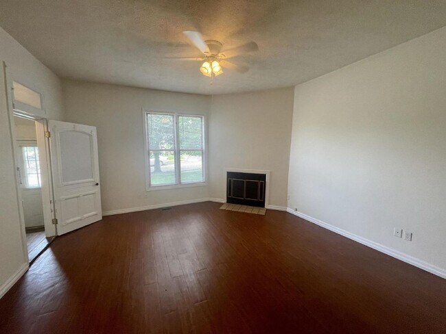 Foto del edificio - 200 E 2nd St