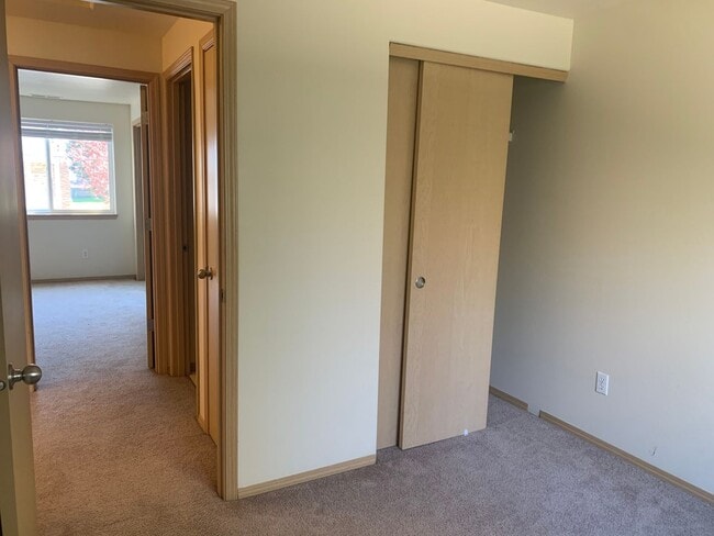 Photo - Camas Townhome with Beautiful Grey Laminate Flooring and Attached Garage