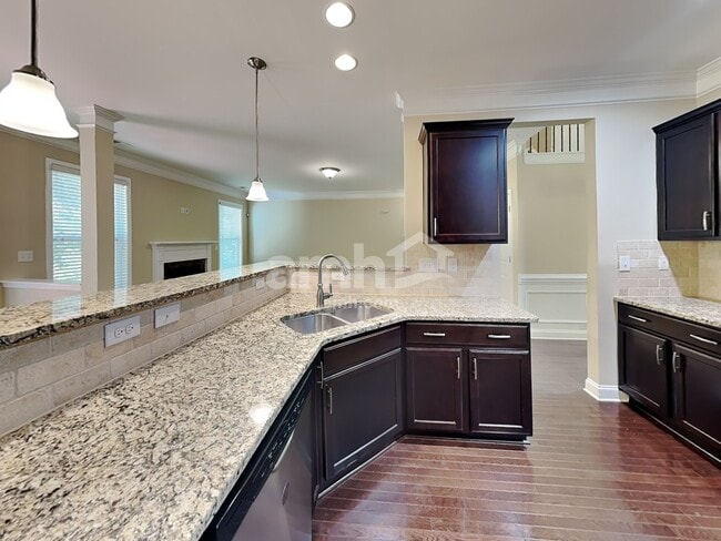 Foto del edificio - 5719 McDowell Run Dr