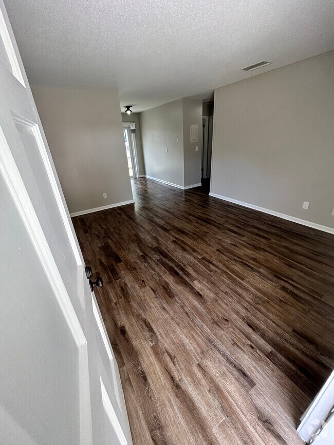 Osceola Park Apartments for Rent with Hardwood Floors Vero Beach, FL