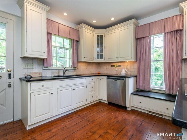 Building Photo - 103 Litchfield Rd