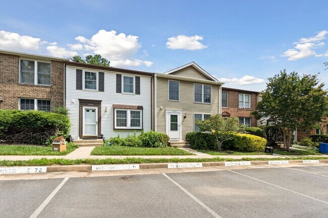 Building Photo - Conveniently located in the Courts of Tysons!