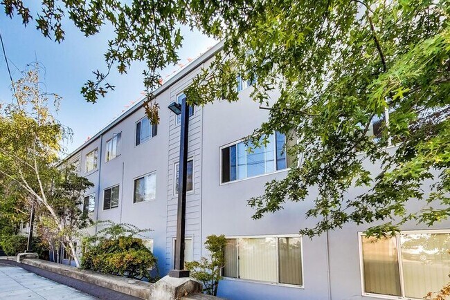 Foto del edificio - 1221 E 20th St