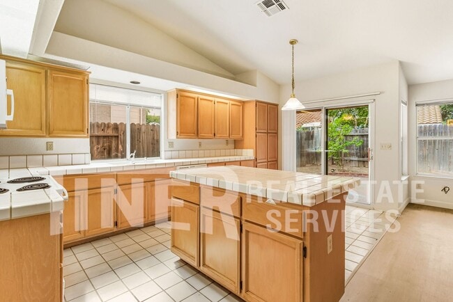 Foto del edificio - 8948 Warmsprings St