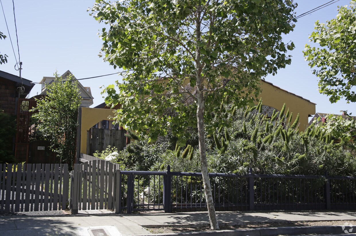 Foto del edificio - 1075-1079 55th St