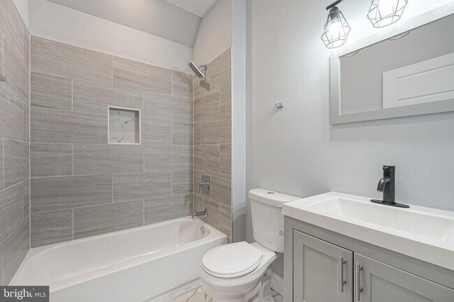 Building Photo - 1156 S 52nd St