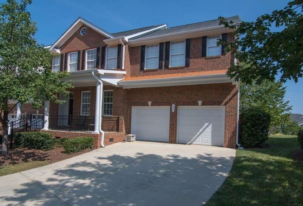 Foto principal - 131 Alden Village Ct
