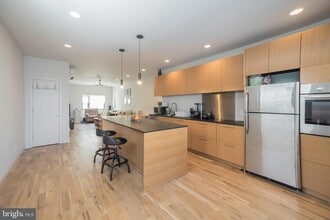 Building Photo - 439 Moyer St