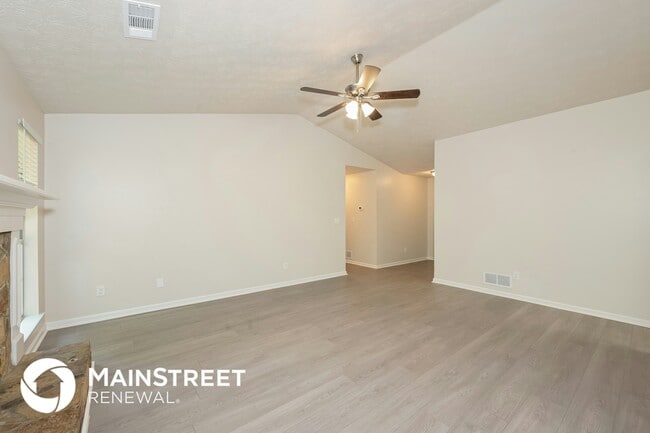 Building Photo - 2270 Village Dr