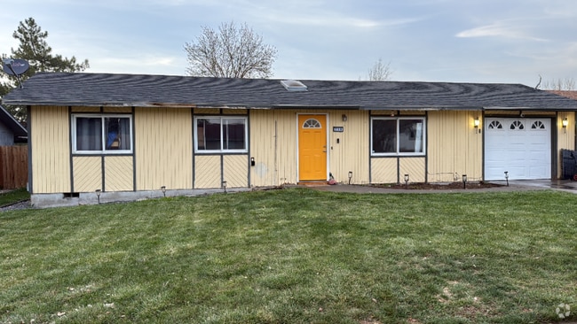 Building Photo - 718 20th Ave E