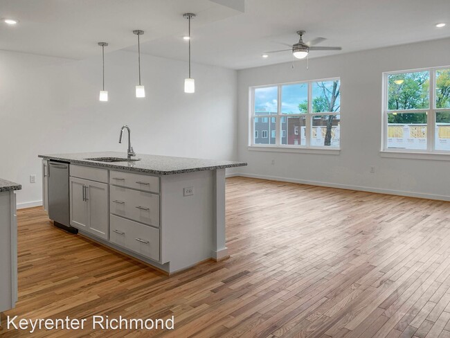 Building Photo - 3 br, 2.5 bath House - 114 W 12th St Unit B
