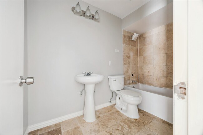 Foto del edificio - 3809 Wakeforest St