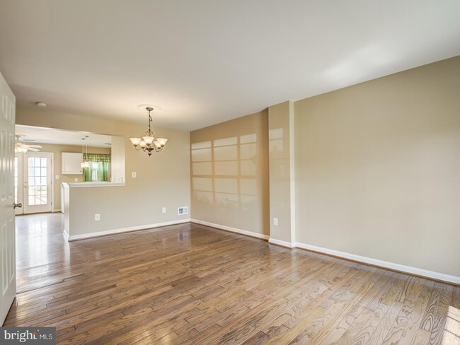 Building Photo - 8854 Benchmark Ln