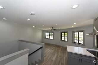 Building Photo - 1227 Elm St