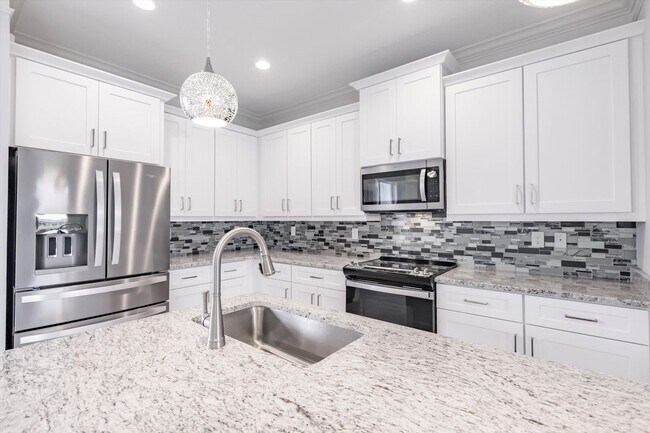 Foto del edificio - 236 Long Meadow Ln S
