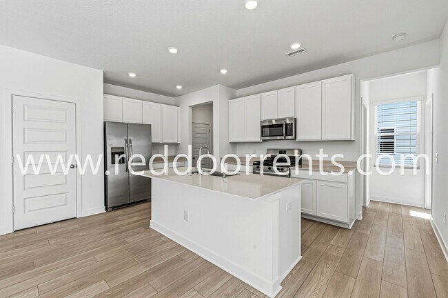 Foto del edificio - Spacious 5-Bed, 3-Bath Home in Greenwood with Modern Amenities - $500 off the first month's rent!!!