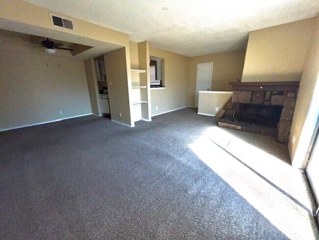 Foto del edificio - 2215 E 67th St