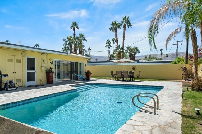 Foto del edificio - 74460 Fairway Dr