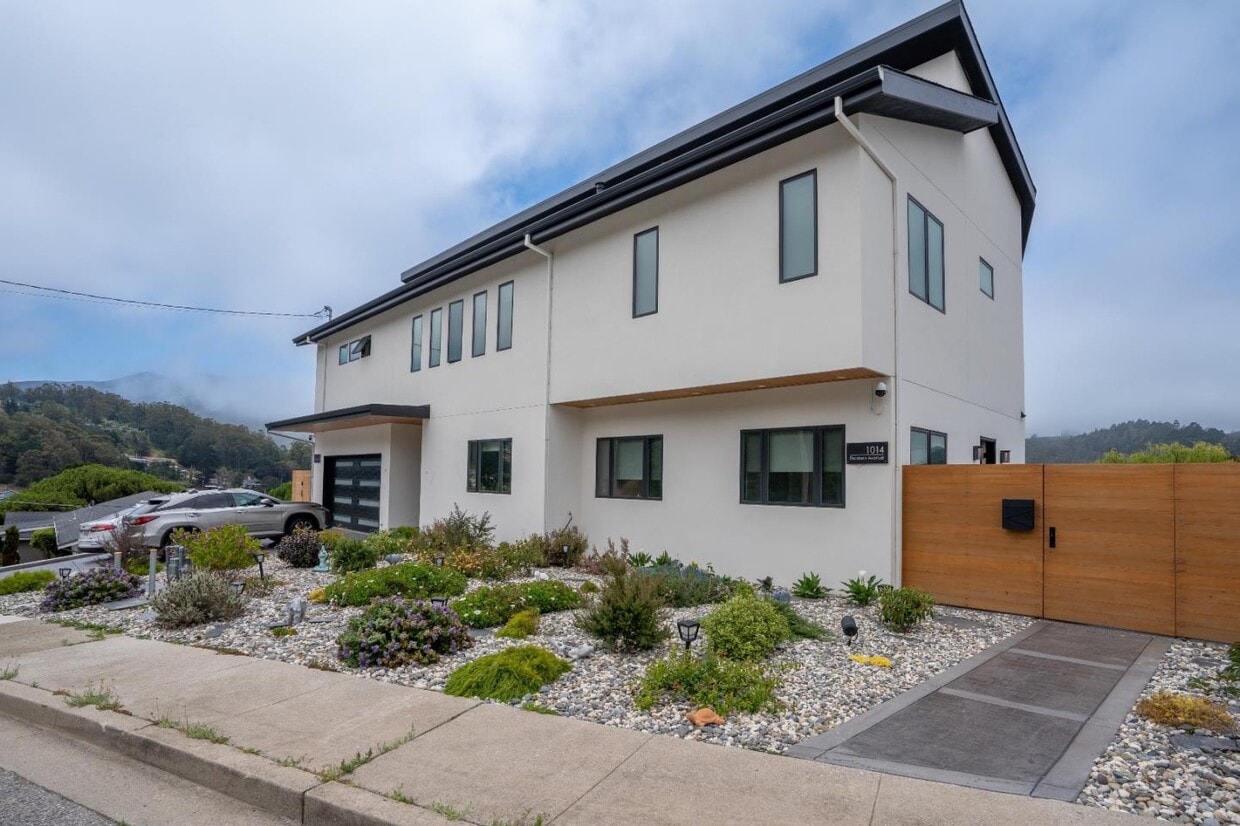 1014 Escalero Ave, Pacifica, CA 94044 Condo for Rent in Pacifica, CA