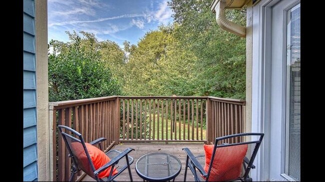 Foto del edificio - 3300 Selwyn Farms La