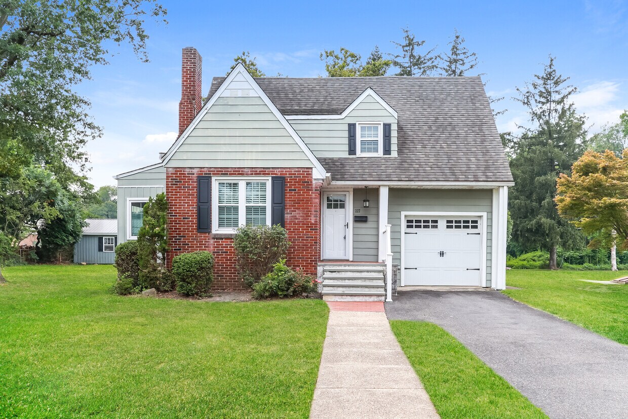 Foto principal - 227 Delview Ln