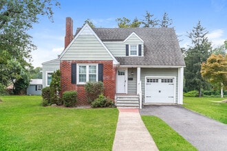 Building Photo - 227 Delview Ln