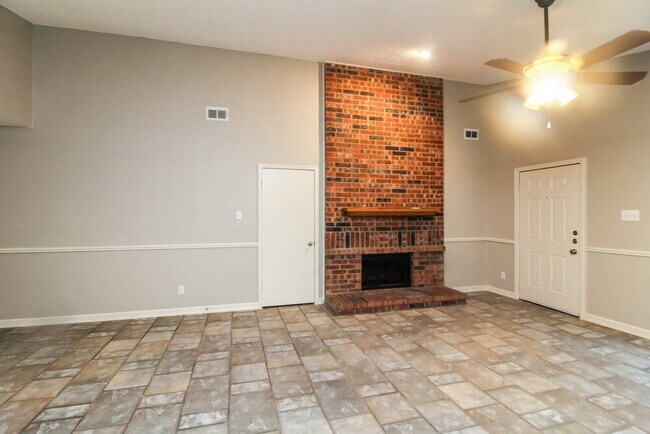 Foto del edificio - 4326 Walsh Ln