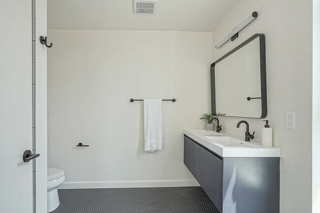 Foto del edificio - 1301 Bainbridge St