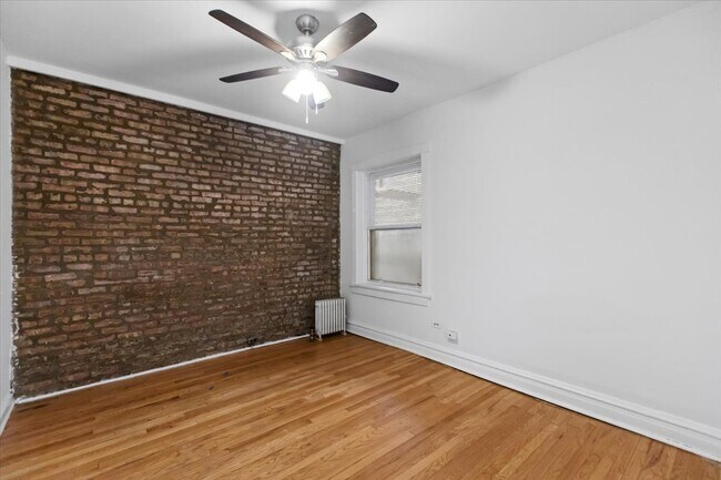 Building Photo - 2450 N Clark St