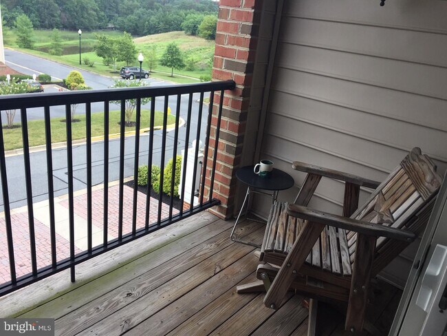 Foto del edificio - 8601 Roaming Ridge Way