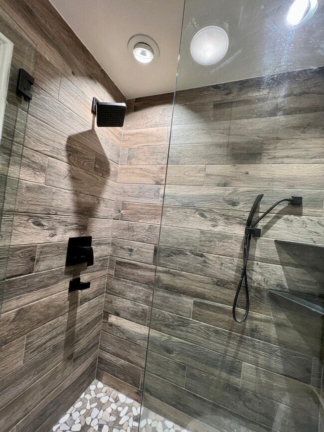 Building Photo - 641 Woodside Sierra