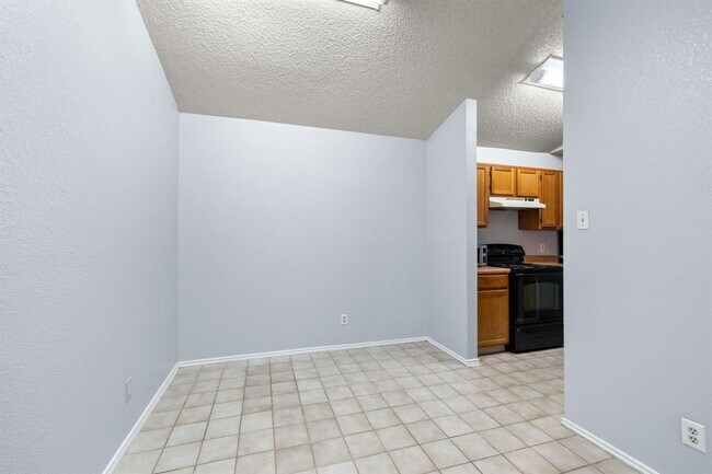 Building Photo - 6002 Parkwood Dr