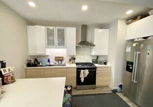 Building Photo - 113 Hillside St