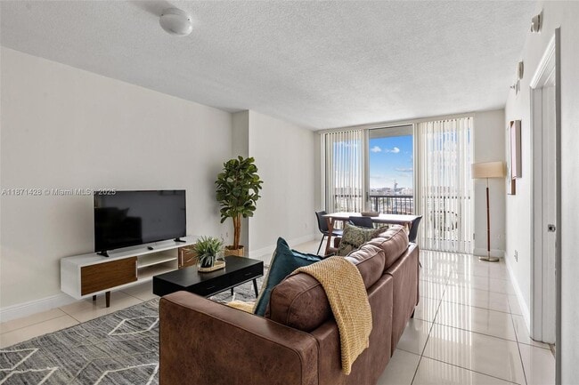 Foto del edificio - 1750 N Bayshore Dr