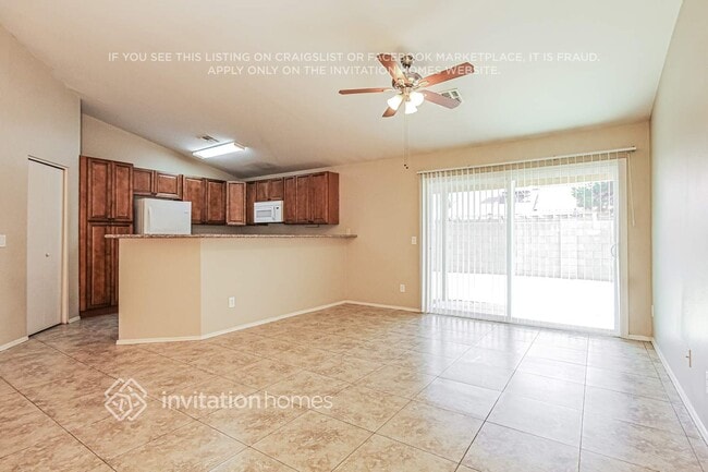 Foto del edificio - 8425 W Coronado Rd