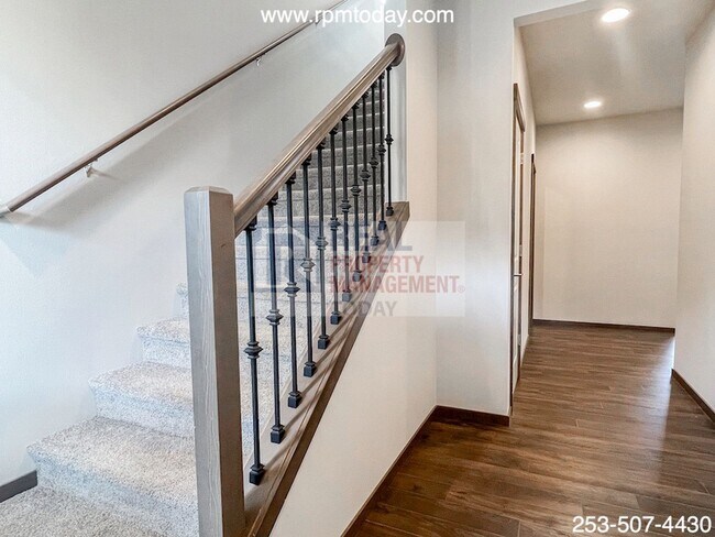 Foto del edificio - 5 Bedroom House in Bremerton! New Build!
