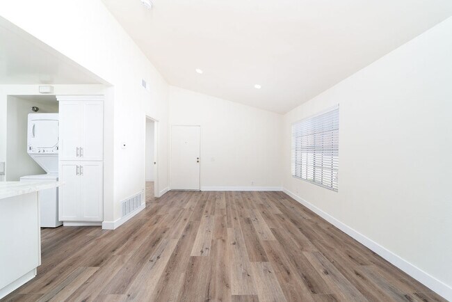 Foto del edificio - 26156 La Real