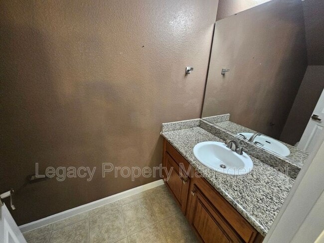 Foto del edificio - 312 Walnut Crossing Dr
