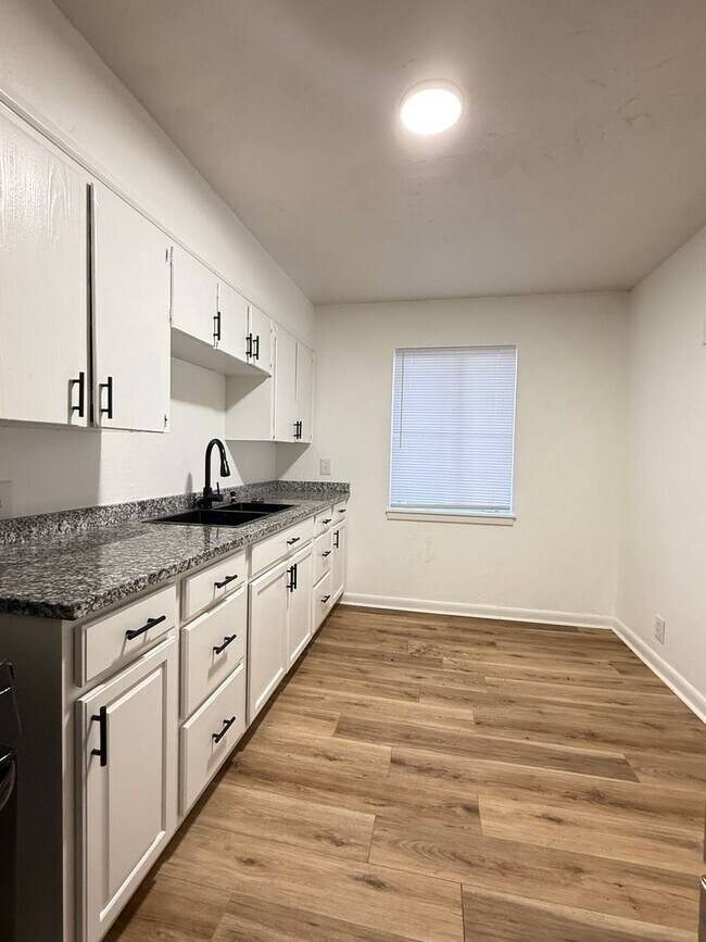 Building Photo - Beautifully Remodeled 3BR Home Near UALR & S University Ave – Modern Upgrades + Fenced Yard!
