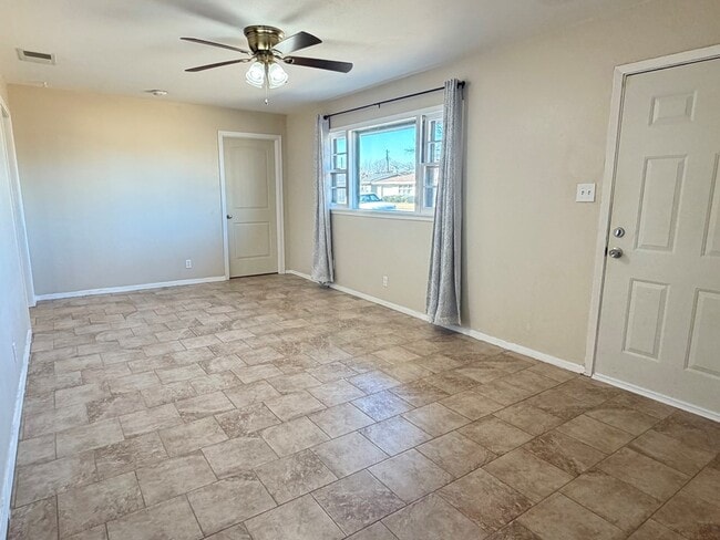 Foto del edificio - 2434 Beechwood St