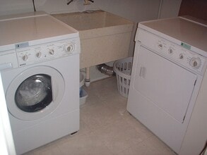 Building Photo - 6600 Reservoir Ln