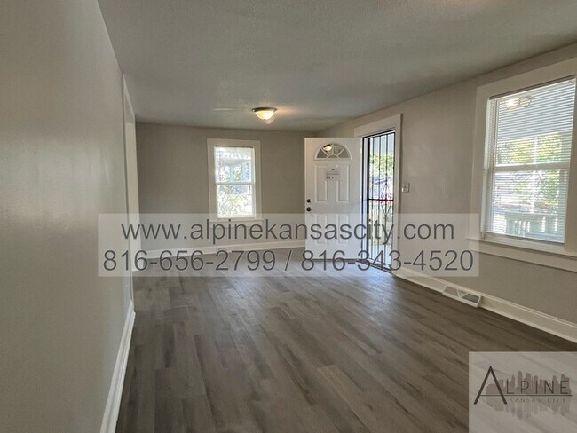 Building Photo - Updated South KC Home, 3 Car Detached with...