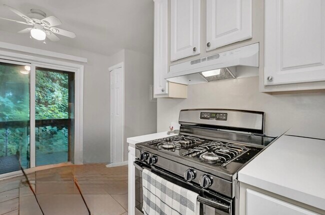 Foto del edificio - 2003 Tall Oaks Dr