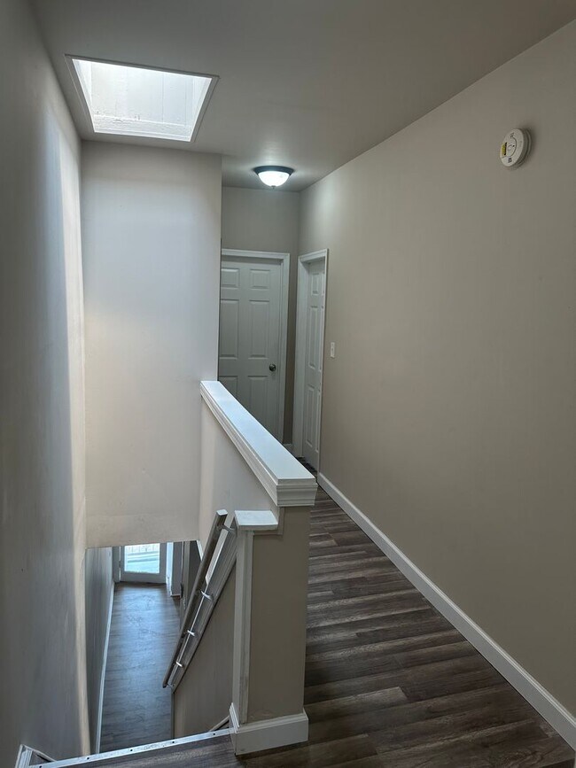 Foto del edificio - Remodeled End Unit - Baltimore