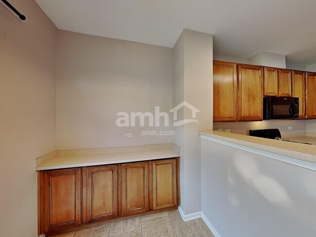Foto del edificio - 2422 Claremont Ln